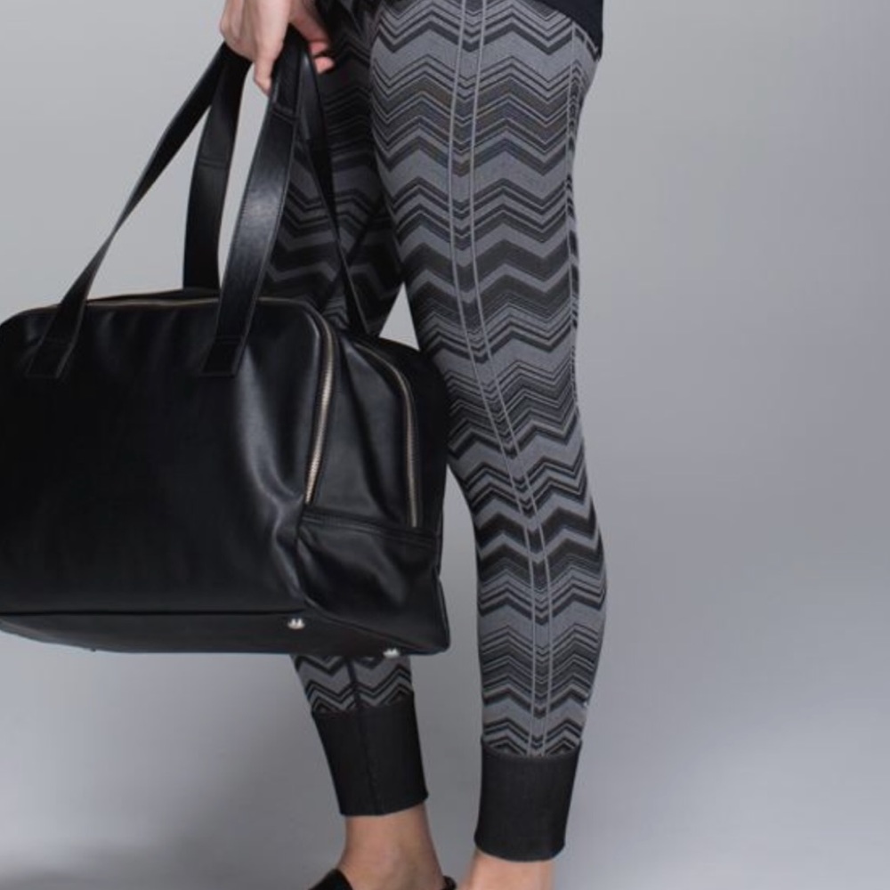 Lululemon Ebb To Street Pant. Size 4.